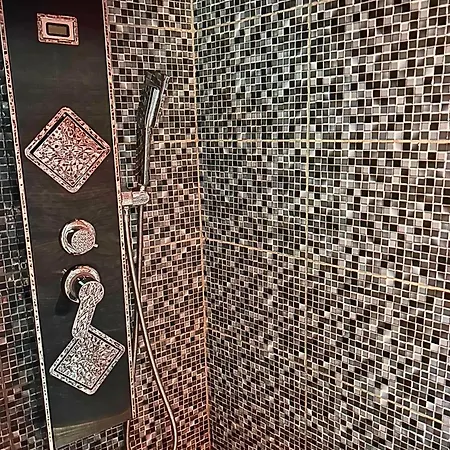 Gæstehus Le Saphir & Jacuzzi Manosque