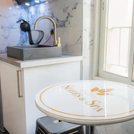 Le Saphir & Jacuzzi Gæstehus Manosque