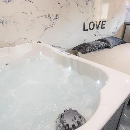 Le Saphir & Jacuzzi 3* Manosque