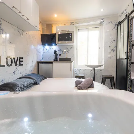Le Saphir & Jacuzzi 마노스크